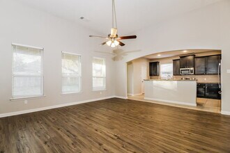 821 Summer Oaks Dr in Denton, TX - Building Photo - Building Photo