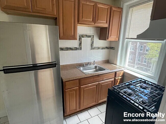 245 Kelton St, Unit 240-3 in Boston, MA - Building Photo - Building Photo