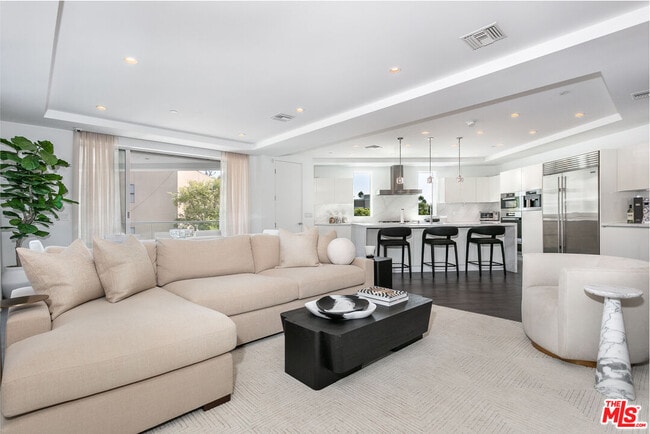 460 N Palm Dr in Beverly Hills, CA - Building Photo - Building Photo