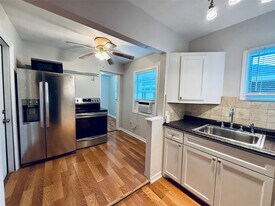 3921 Woodleigh St in Houston, TX - Building Photo