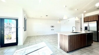 4670 NW 84th Ave, Unit 22 in Doral, FL - Building Photo