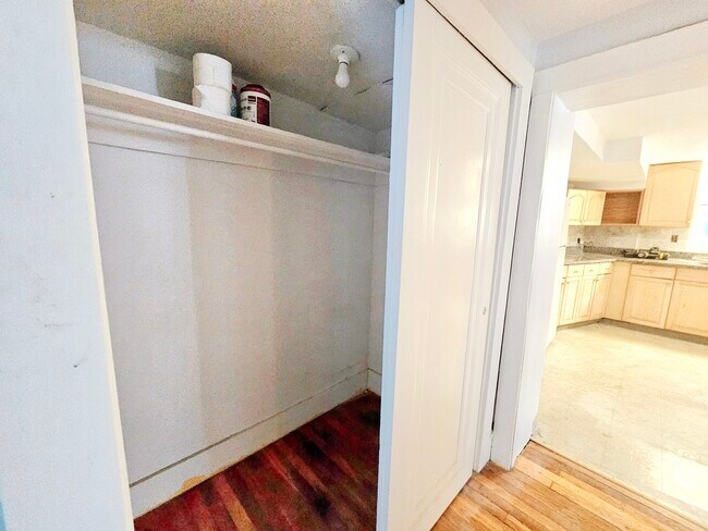 317 Saint Paul St, Unit B in Brookline, MA - Foto de edificio - Building Photo