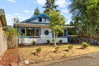 1926 7th St in Bremerton, WA - Building Photo - Building Photo