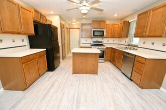 10231 Glen Meadow Ln in Granger, IN - Building Photo - Building Photo