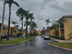 7230 NW 114th Ave in Doral, FL - Foto de edificio - Building Photo
