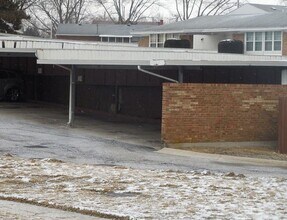 5847 Troy Villa Blvd in Huber Heights, OH - Building Photo - Building Photo