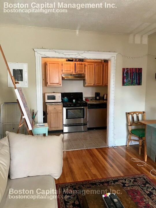 4 Ashford Ct, Unit 2 BED VERY CLEANNN in Boston, MA - Building Photo