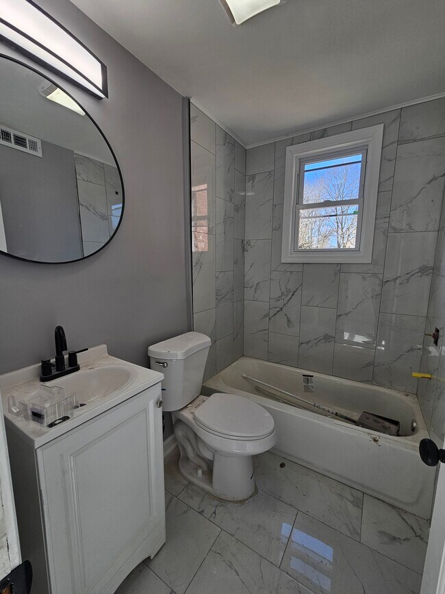 48 Daisy St, Unit 2 in New Haven, CT - Foto de edificio - Building Photo