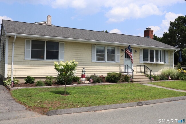 14 Leeway Dr in Westbrook, CT - Building Photo - Building Photo