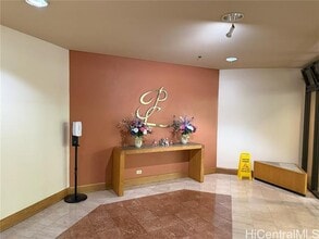 5333 Likini St in Honolulu, HI - Building Photo - Building Photo
