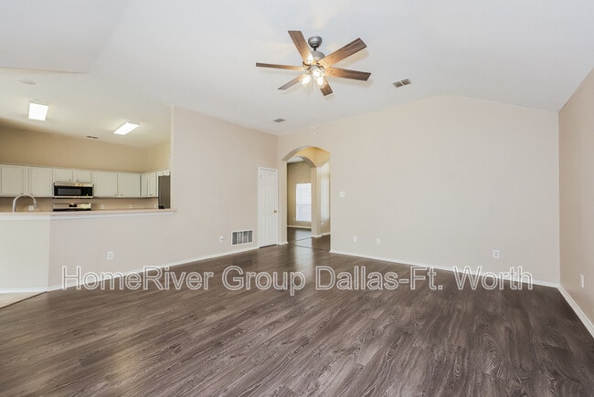 910 Bonanza Dr in Arlington, TX - Foto de edificio - Building Photo