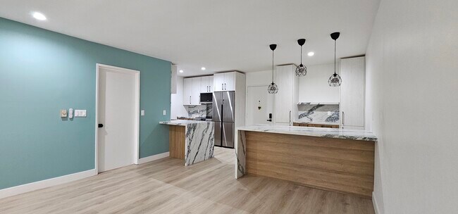 8650 Gulana Ave, Unit C3061 in Playa Del Rey, CA - Building Photo - Building Photo