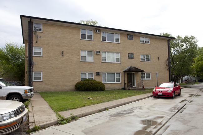 7745 Adams St in Forest Park, IL - Foto de edificio - Building Photo