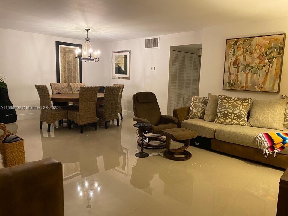 8301 SW 157th Ave in Miami, FL - Building Photo