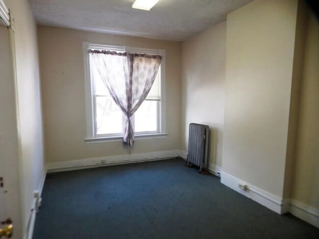 368-368 Maple St in Holyoke, MA - Building Photo - Building Photo