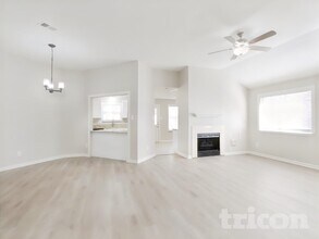 21476 Palace Pines Dr, Unit 757-206 in Kingwood, TX - Foto de edificio - Building Photo