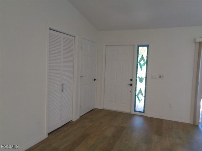 6429 Royal Woods Dr in Ft. Myers, FL - Building Photo - Building Photo