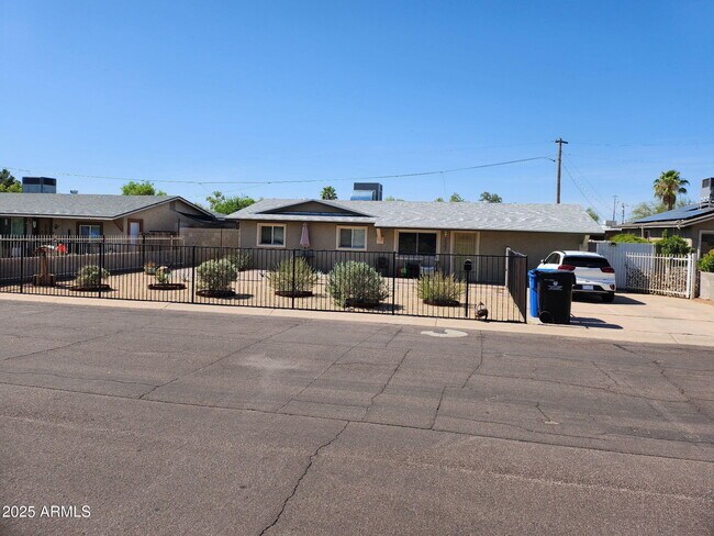 property at 2507 E Campo Bello Dr