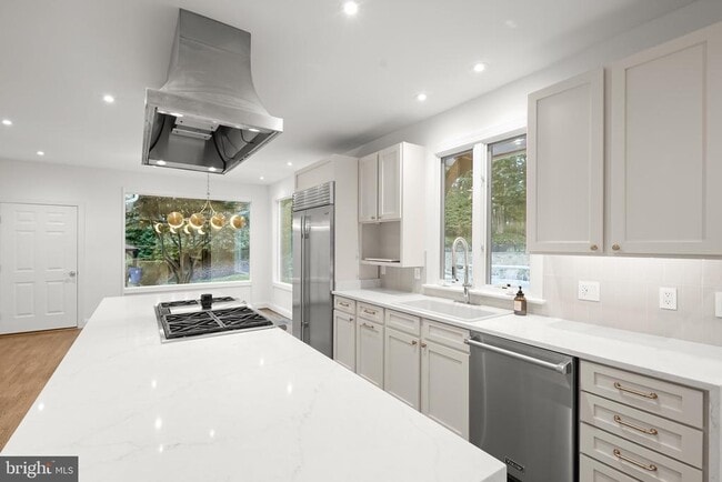 1404 Wynhurst Ln in Vienna, VA - Building Photo - Building Photo