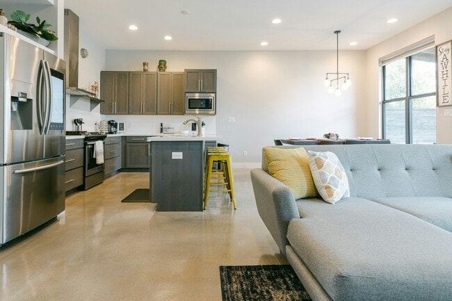 203 Nogalitos St in San Antonio, TX - Building Photo - Building Photo