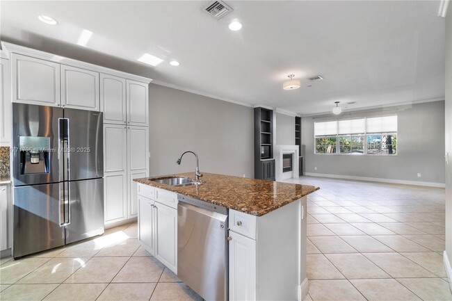 407 SE 13th St in Fort Lauderdale, FL - Foto de edificio - Building Photo