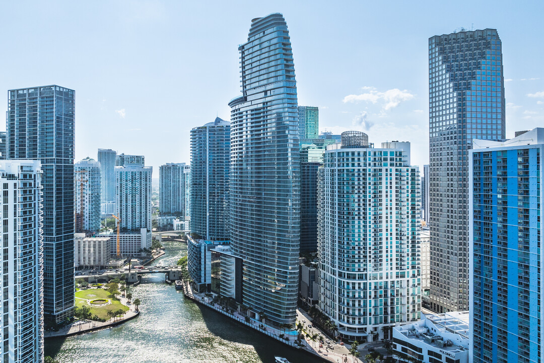 Aston Martin Residences in Miami, FL - Foto de edificio