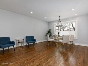 7225 E Prairie Rd in Lincolnwood, IL - Building Photo - Building Photo