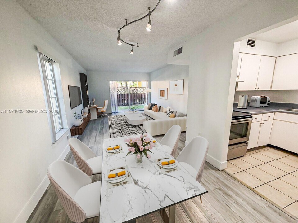 5102 NW 79th Ave in Doral, FL - Building Photo