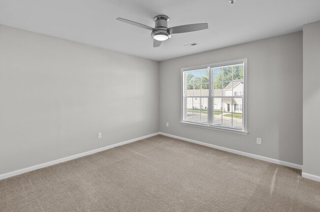 1256 Cross Creek Cir in Greenville, NC - Building Photo - Building Photo