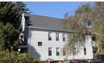 1455 Congress St, Unit 1 in Portland, ME - Foto de edificio - Building Photo