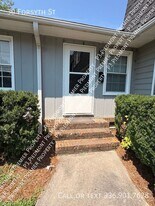 30 Forsyth St in Thomasville, NC - Building Photo