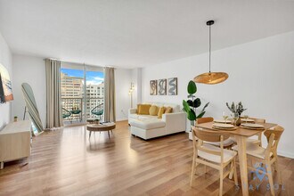 1200 Brickell Bay Dr in Miami, FL - Building Photo - Building Photo