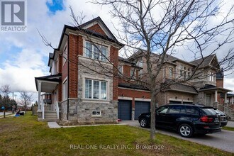 1136 Cenotaph Blvd in Newmarket, ON - Building Photo - Building Photo