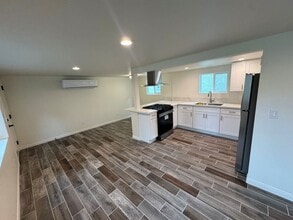 217 E Santa Paula St in Santa Paula, CA - Building Photo - Building Photo