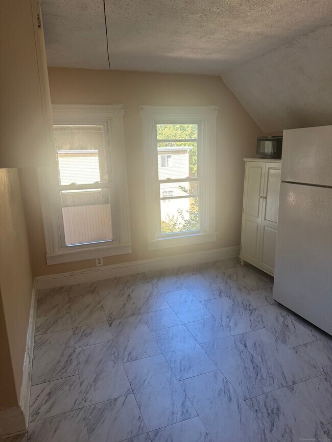 235 Whiting Ln-Unit -B in West Hartford, CT - Building Photo - Building Photo