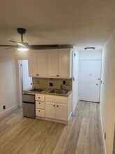 1810 N Bronson Ave in Los Angeles, CA - Building Photo - Building Photo