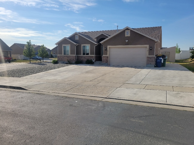 6951 Otter Creek Dr in West Jordan, UT - Building Photo - Building Photo