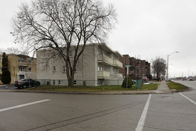 9928 Bayview Ave in Richmond Hill, ON - Building Photo - Primary Photo