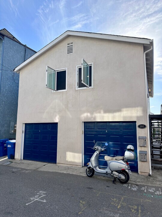 501 Bayview Dr, Unit A in Hermosa Beach, CA - Building Photo