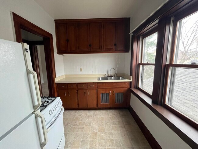 5219 S Lake Dr in Cudahy, WI - Building Photo - Building Photo