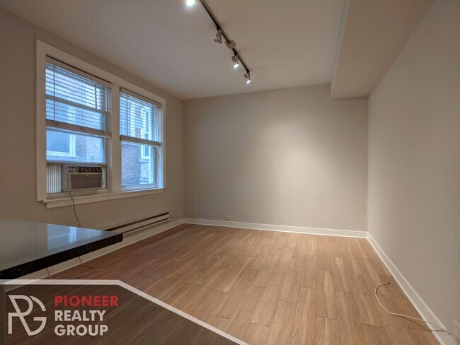 517 W Belmont Ave, Unit 3 in Chicago, IL - Building Photo - Building Photo