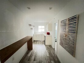 220 Collins Ave, Unit 8A in Miami Beach, FL - Building Photo