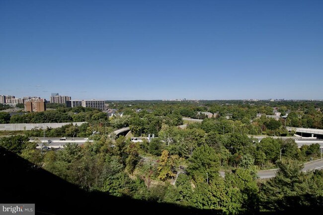 2500 N Van Dorn St in Alexandria, VA - Building Photo - Building Photo