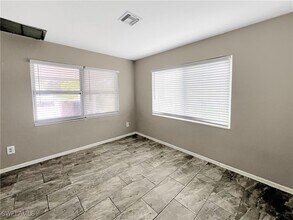 2210 Parkview Dr in Ft. Myers, FL - Building Photo - Building Photo