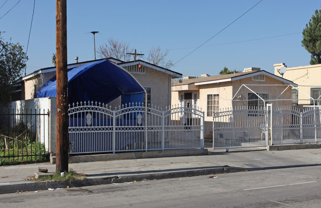 5017 S San Pedro St in Los Angeles, CA - Building Photo - Building Photo