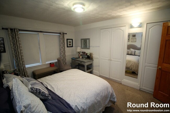 504 Washington St, Unit 1 in Brookline, MA - Foto de edificio - Building Photo