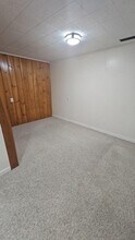 207 W Holly St, Unit Apt B Downstairs Unit in Owatonna, MN - Foto de edificio - Building Photo