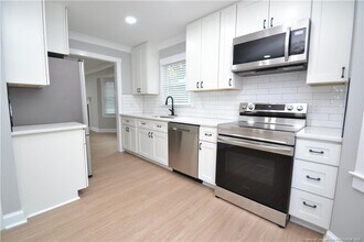 942 Athens Dr in Raleigh, NC - Building Photo - Building Photo
