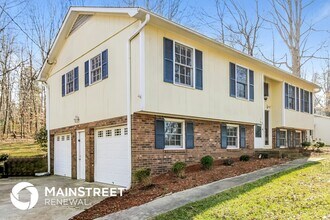 4441 Fernbrook Dr in Winston-Salem, NC - Building Photo - Building Photo