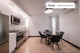 Room in Shared 4 bed/4 bath home in Brooklyn, NY - Building Photo - Building Photo